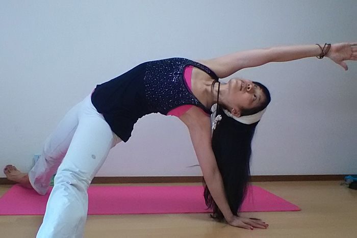 左右開脚反り伸びストレッチ