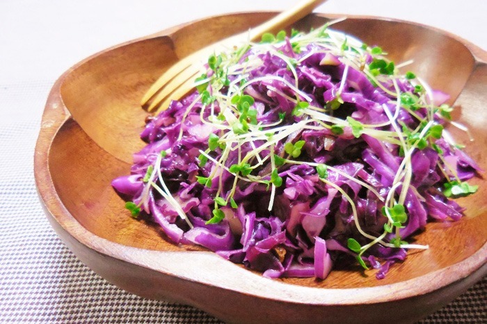 塩もみ紫キャベツとレーズンのサラダのイメージ