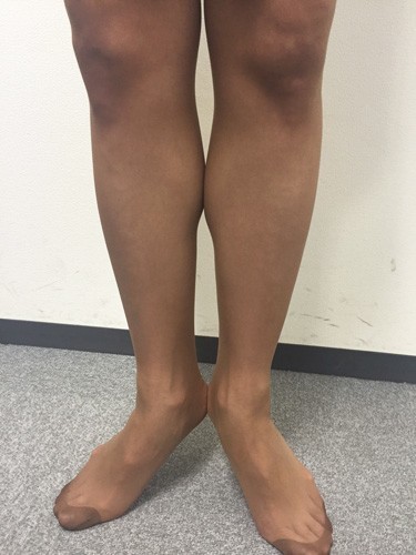 エクササイズをしている女性の脚の写真