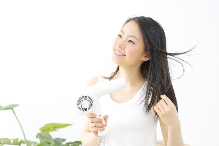 ドライとスタイリングにポイントあり!ヘアスタイルでリフトアップする方法