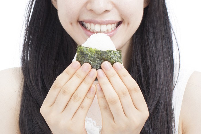芸能界で密かに人気浸透中！おにぎりダイエットとは