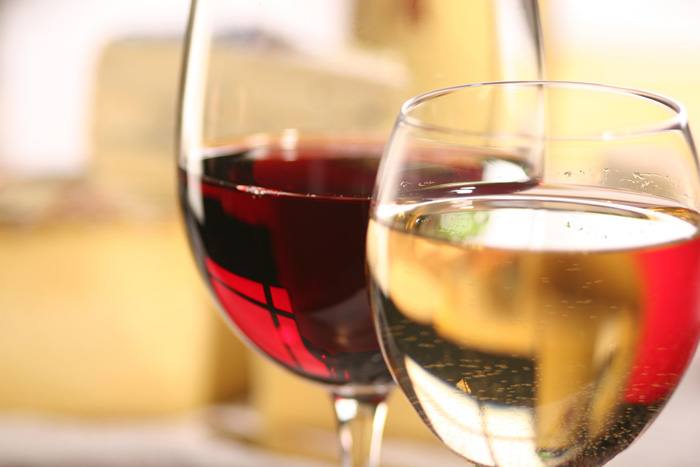 赤ワインと白ワインのイメージ