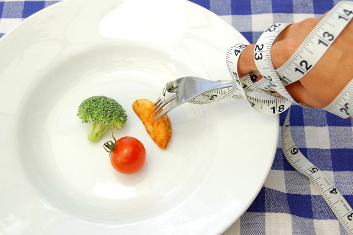 無駄な間食を無理なく減らす!食欲を抑える意外な方法・3つ