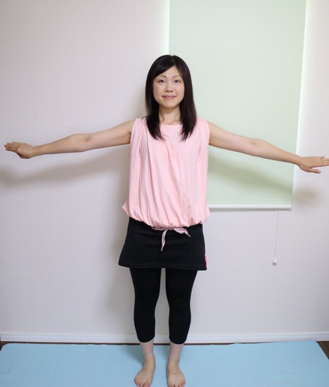 早速挑戦!立ったままできる、腹斜筋ストレッチ