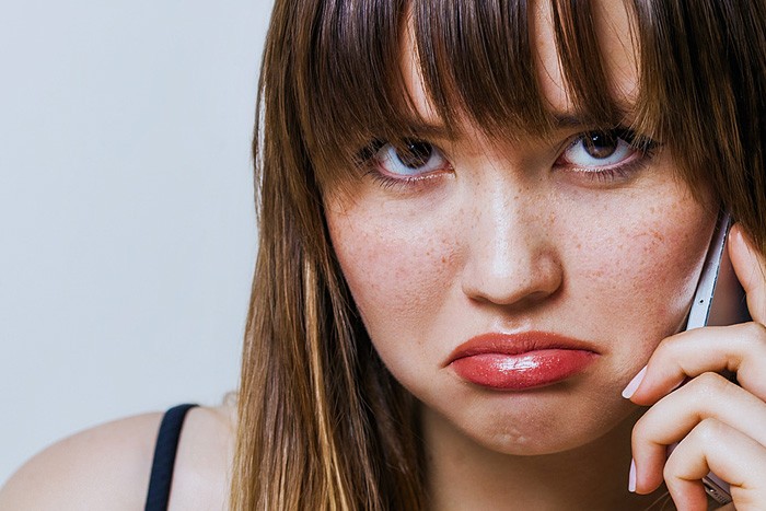 似てるようで似てない。目尻からこめかみに出来るシミの2パターンを見極めよう!
