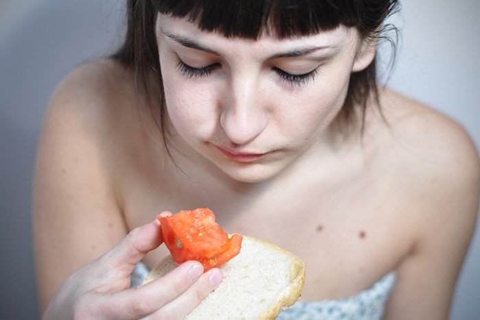 ブルドッグ顔を引き起こしている！その食事の習慣が原因かもしれません