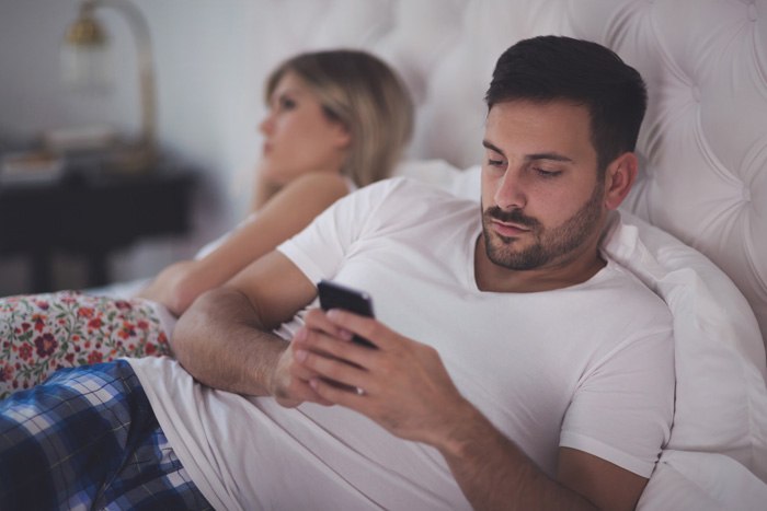 「即レス」は限りなくグレー!?浮気男のLINEあるある