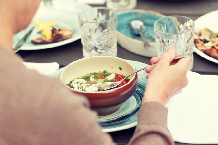 野菜スープを食べるイメージ