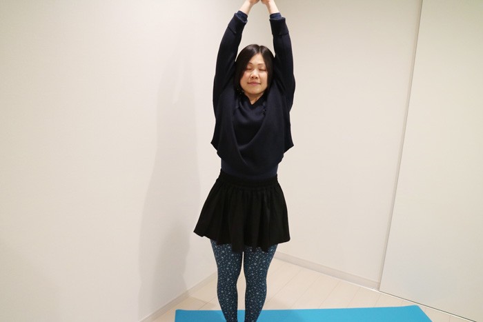 上半身を緩める「ぶらぶら体操」