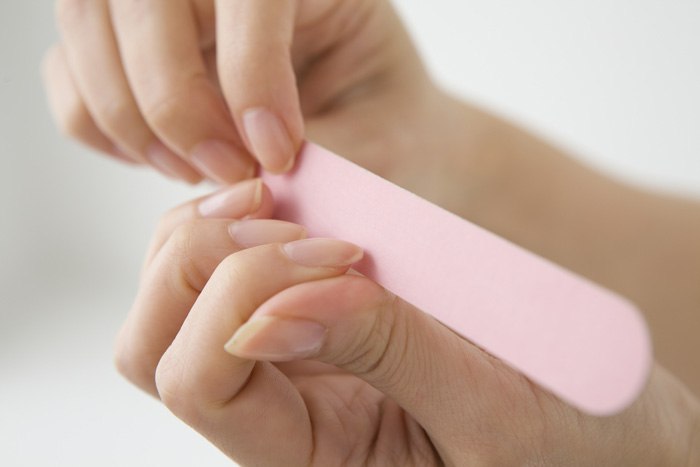 いつもよりネイルの持ちが悪い?爪が早く伸びる季節に出来るセルフケア