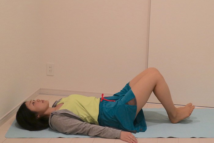 寝っ転がったらすぐできる！「小尻」トレーニング