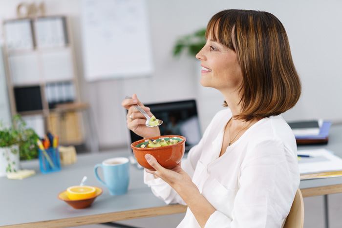 職場での間食のイメージ