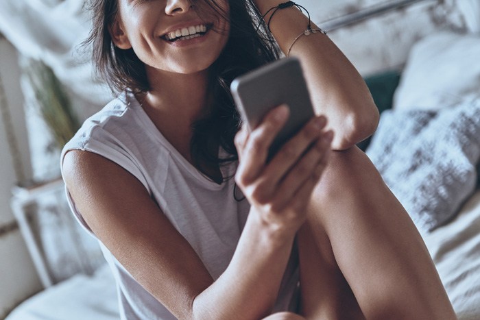 スマホを使うイメージ