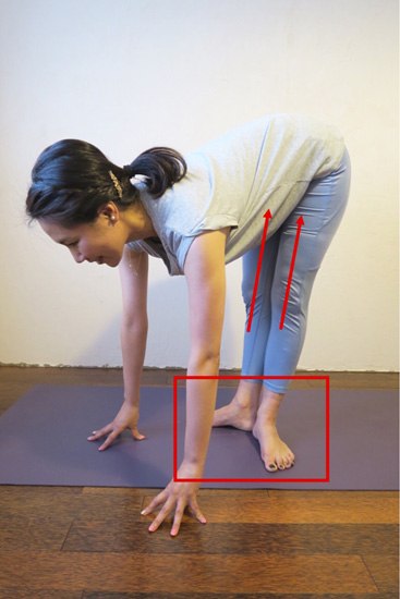 内腿ガニ股ストレッチ