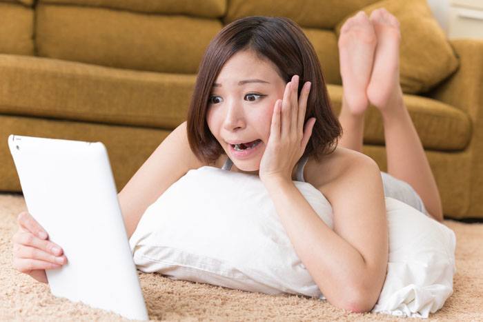 「目が腫れすぎて外出できない」時に試したい、3つのテクニック