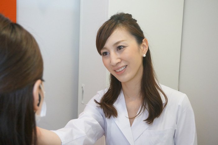 湘南美容外科クリニックのドクターがカウンセリングしているイメージ