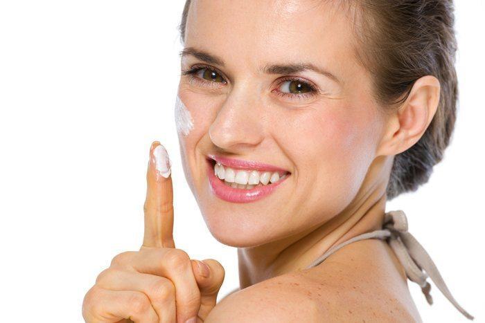30超えたら常識!?「アイクリーム」の正しい選び方と効果的な塗り方