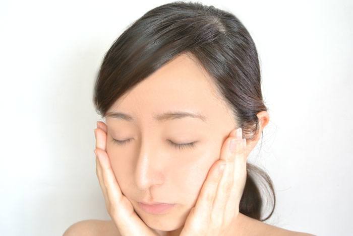 「ノーメイクならクレンジング無しでOK」が間違っているワケ