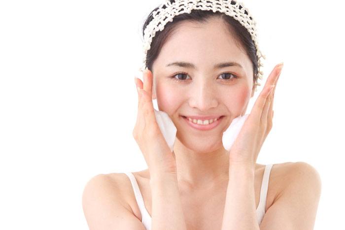 毛穴が驚くほどキレイに!話題の蒸しタオル~乳液洗顔の方法